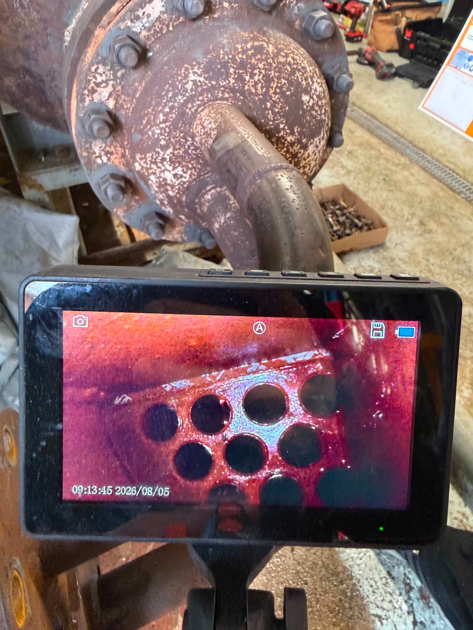 Caméra vidéo-endoscope utilisée pour l'inspection interne d'un générateur de vapeur sous pression - ENVA Consulting